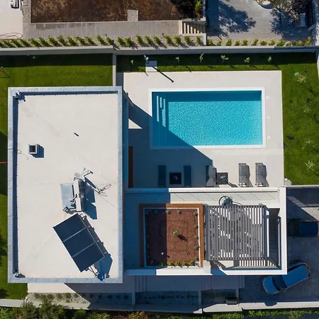 Beautiful Mary Lou Villa